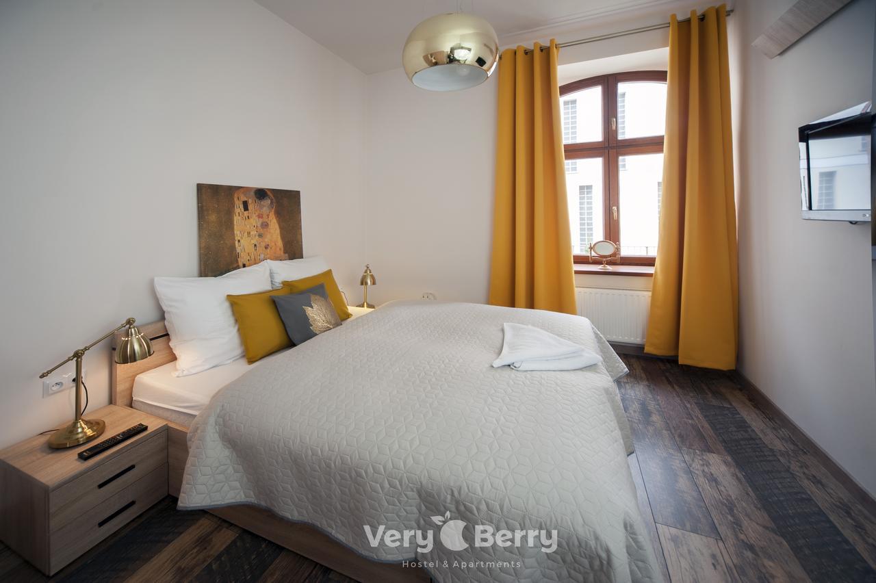 Przestronny Apartament Very Berry W Poznaniu Z Dwiema Sypialniami By Noclegi Renters Exterior foto